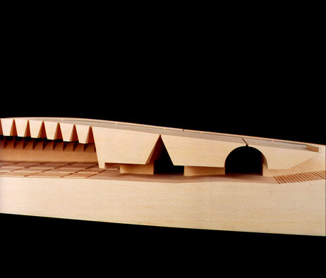Maquetas: Santuário de Fátima - Assembleia Coberta e Presbitério: Corte longitudinal (figura 2)