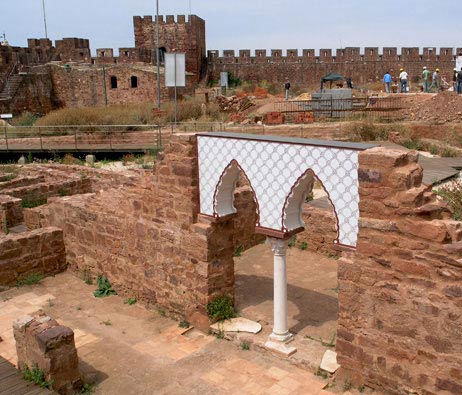 Maquetas: Arco islmico. Proposta de reconstituio. Castelo de Silves. Silves. (figura 2)